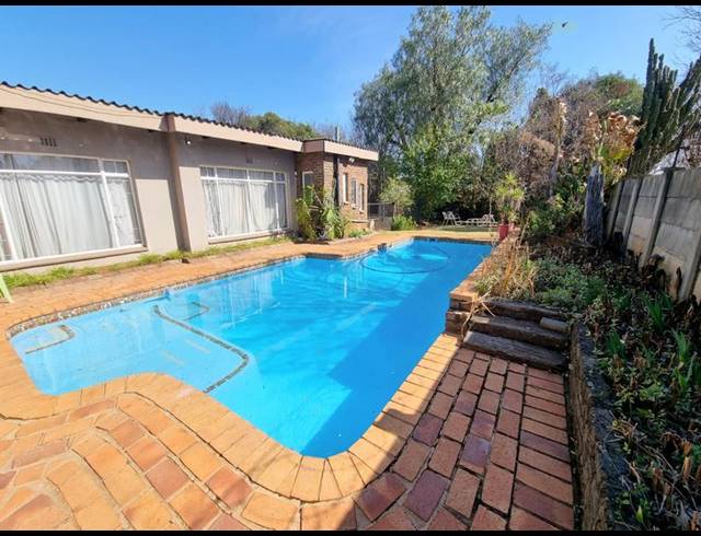 4 BEDROOM HOUSE FOR SALE IN VANDERBIJLPARK SW 5